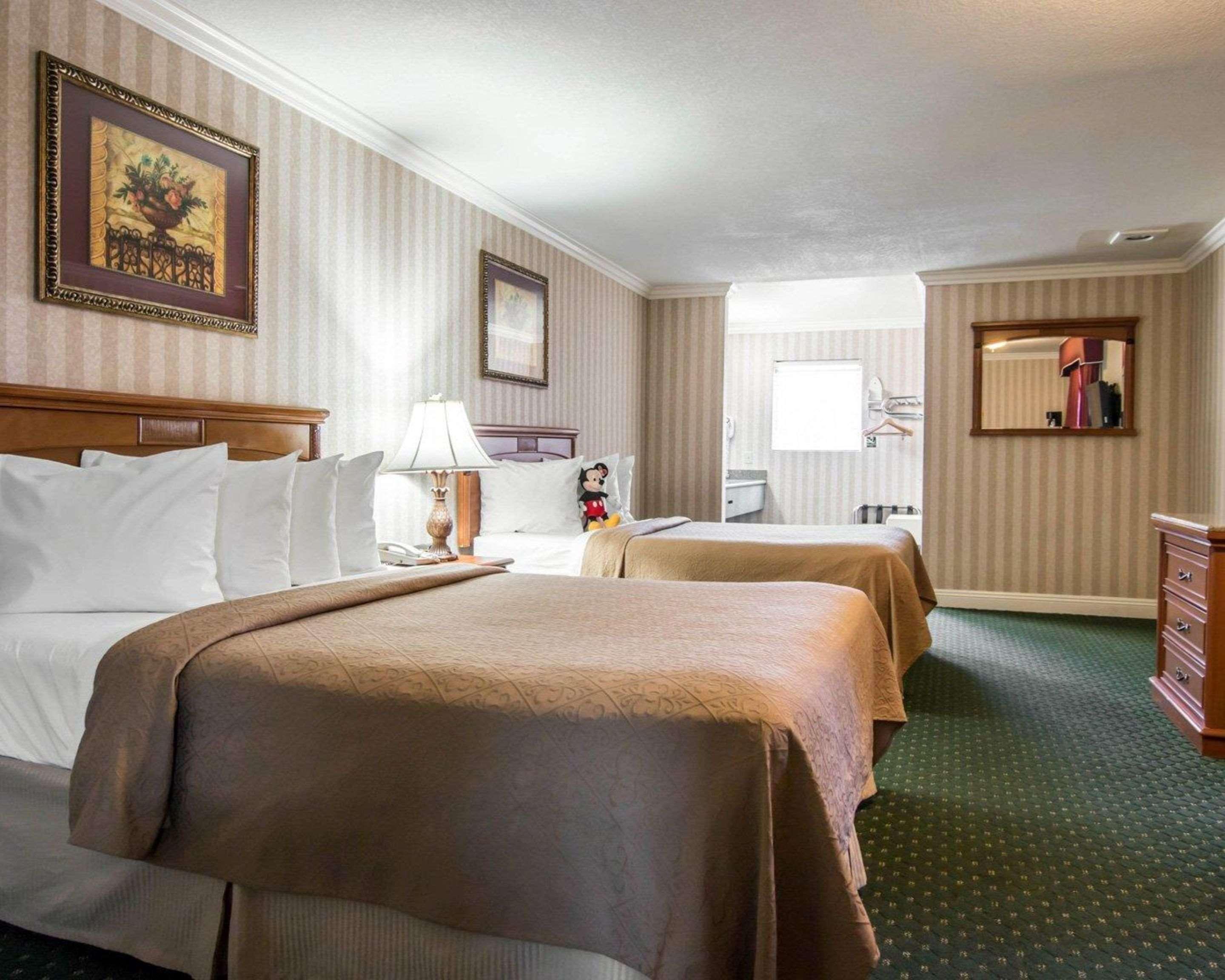 Quality Inn & Suites Anaheim Maingate Bagian luar foto