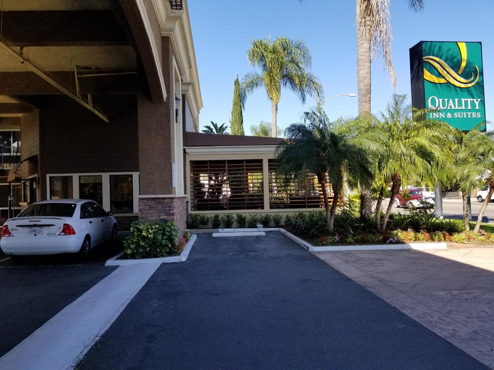 Quality Inn & Suites Anaheim Maingate Bagian luar foto