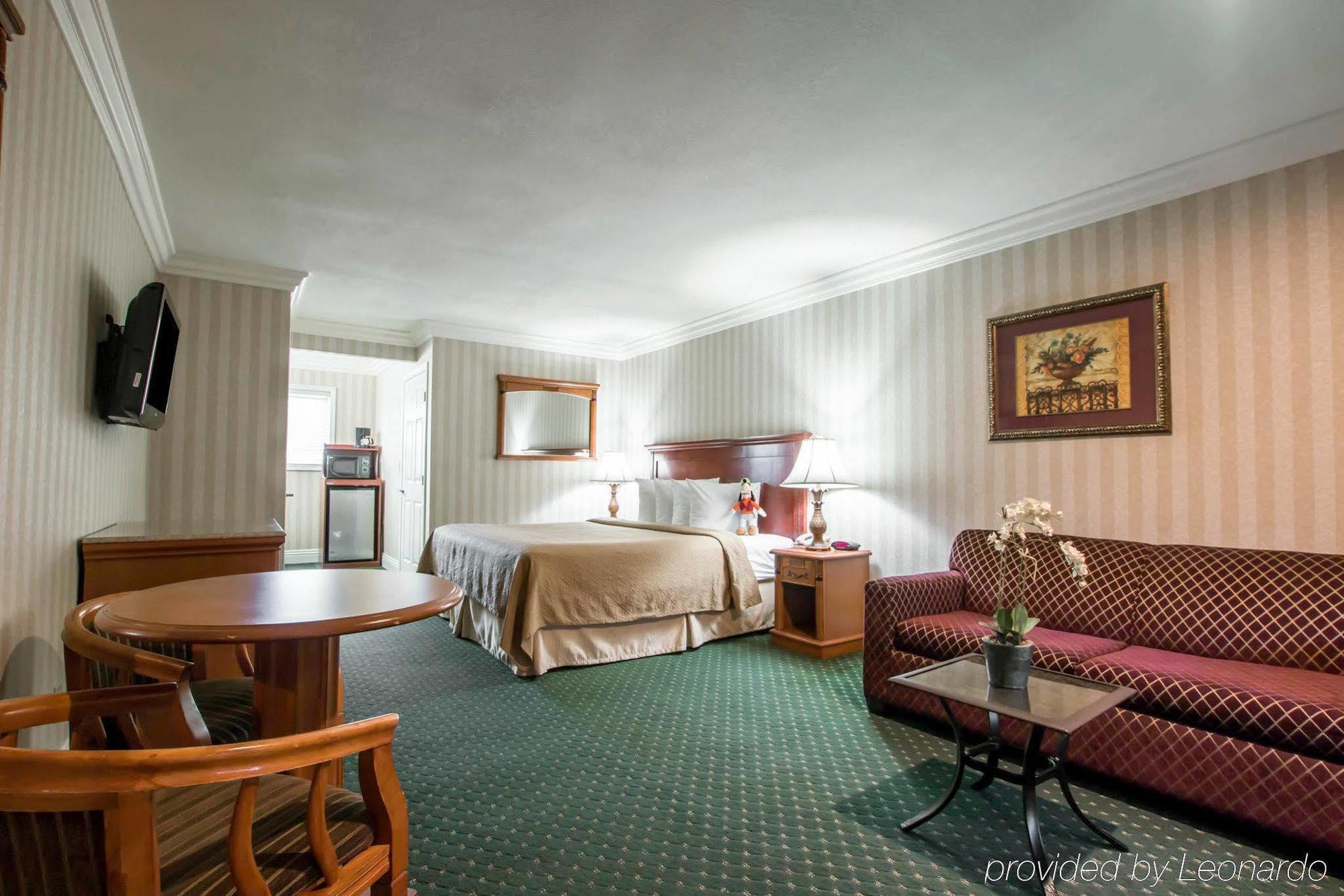 Quality Inn & Suites Anaheim Maingate Bagian luar foto